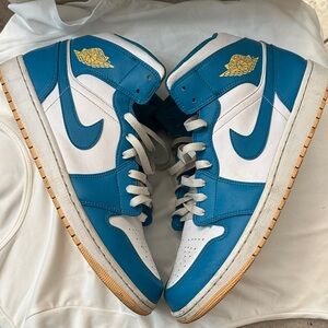 Jordan 1 size 12 gently worn Teal  aqua yellow and White High-Top minor creasing